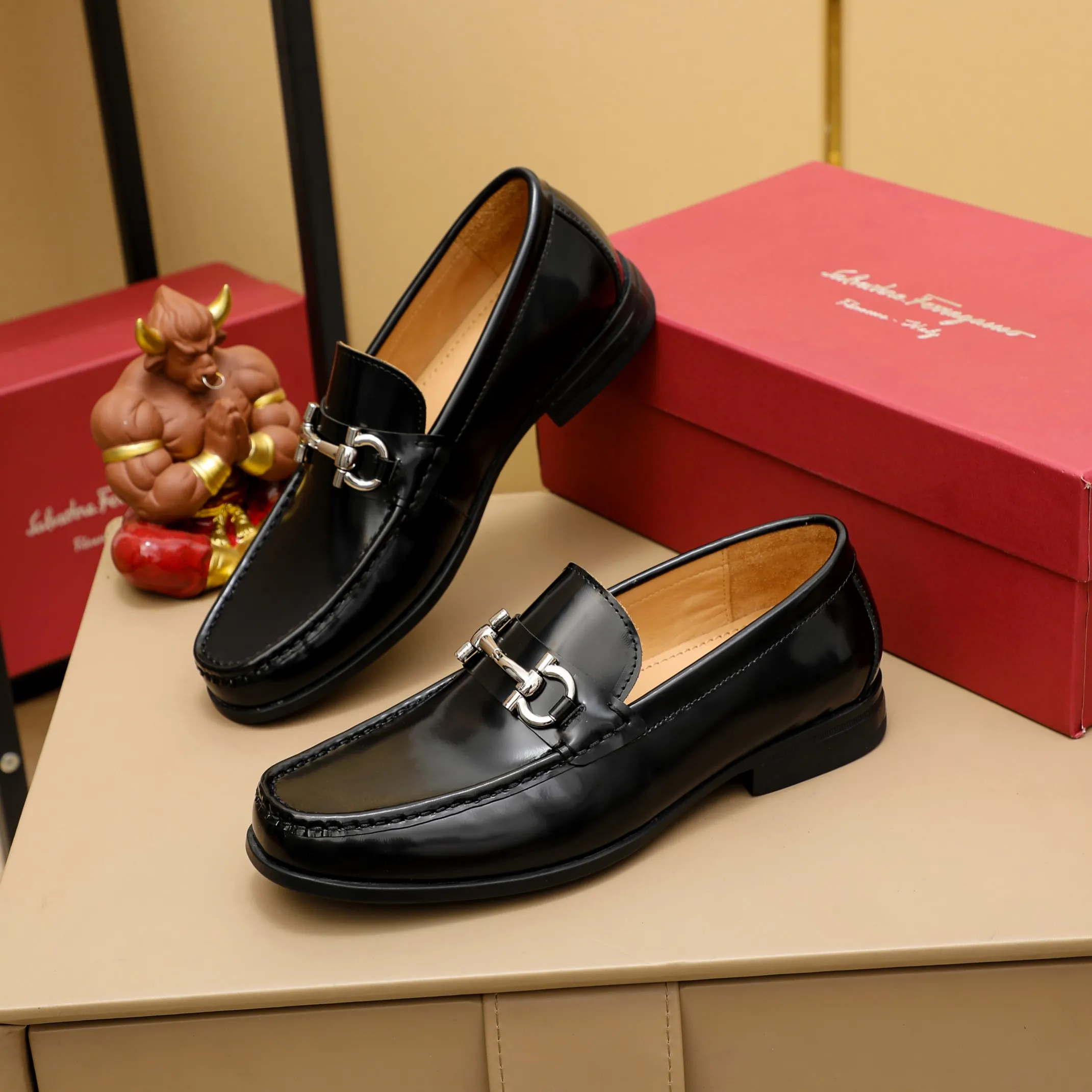 Men's clothing and shoes 💰460 🔥Ferragamo's new men's casual slip-on shoes🇨🇳Official website original 1:1 mold opening, original quality💯Fine workmanship, high-end luxury☘The upper is made of imported Italian first-layer cowhide🌴Luxury🐂leather lining🍓Rubber wear-resistant and non-slip outsole, breathable and comfortable to wear🍍The first choice for high-end men, black, size 38-45